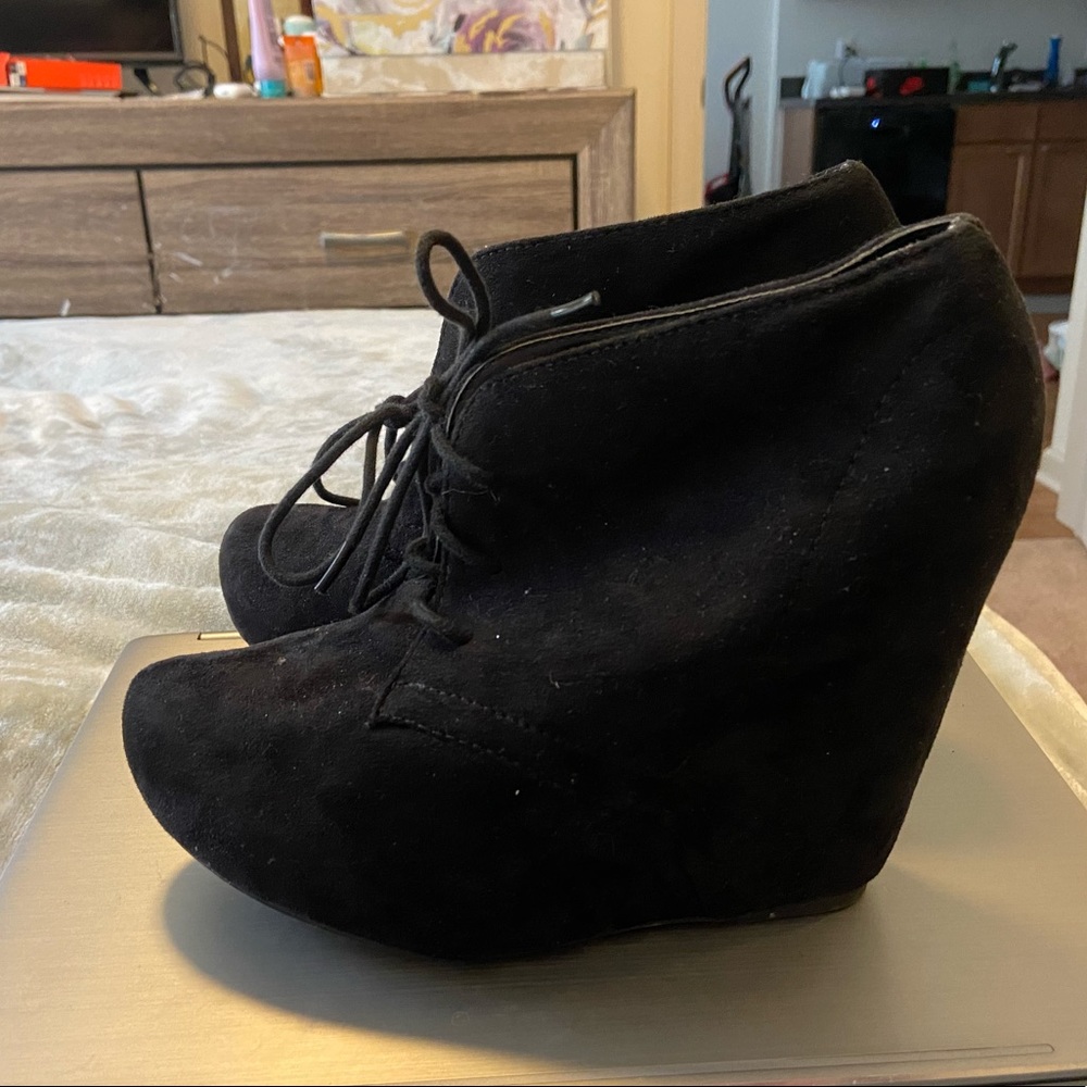 Black wedge heels.
